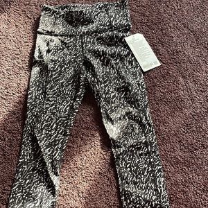 Lulu fast and free size 4 NWT